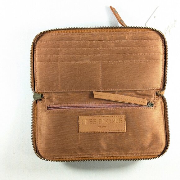 Free People Wallet Wristlet in Distressed Caramel Brown Vegan Leather-look - Picture 7 of 9